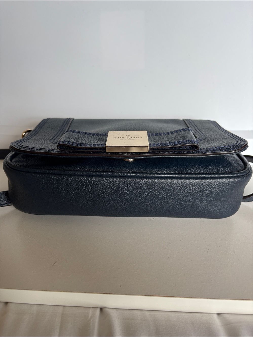 Kate Spade Primrose Hill Little Kaelin Bow Navy leather purse bag crossbody. - Picture 8 of 16